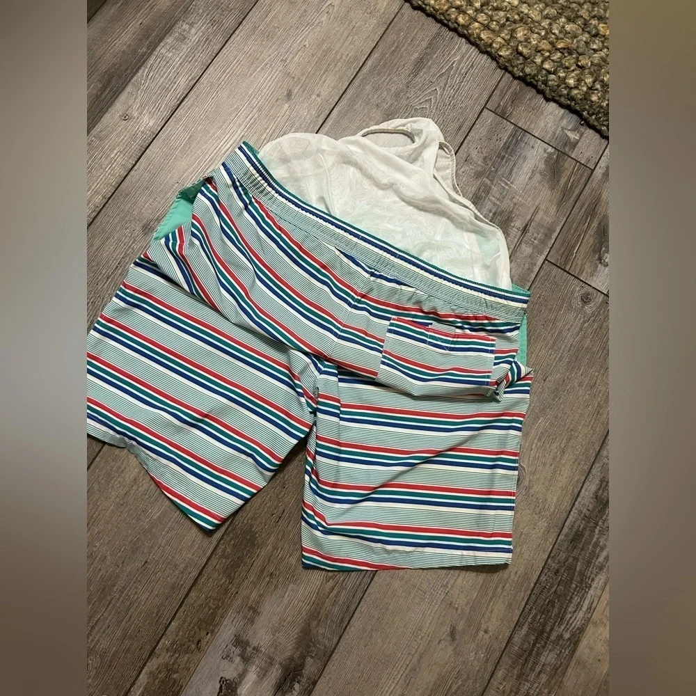 Bonobos 7-Inch E-Waist Swim Trunks Sz: M Striped shorts